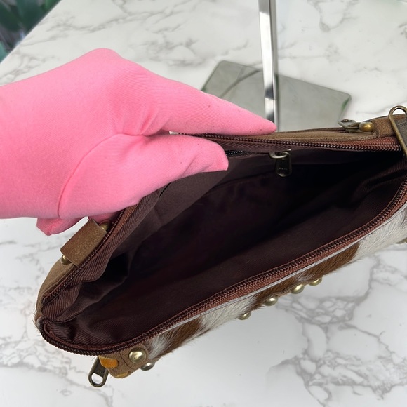 Crazy Heifer HOH Handmade Leather 2 Piece Crossbody Set - Picture 9 of 12